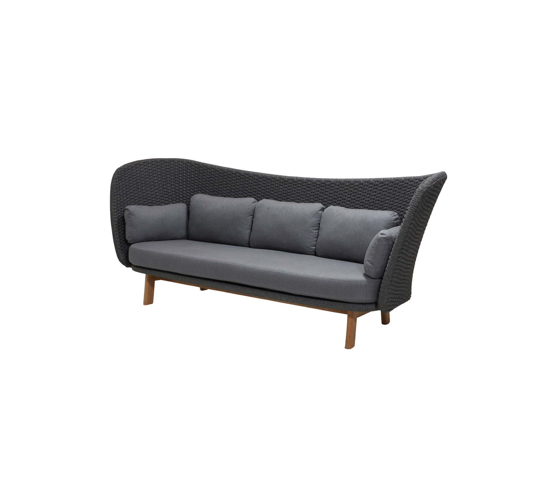 Stilfuld tresæders sofa med et vævet design og bløde grå puder, støttet af træben for et indbydende udseende.