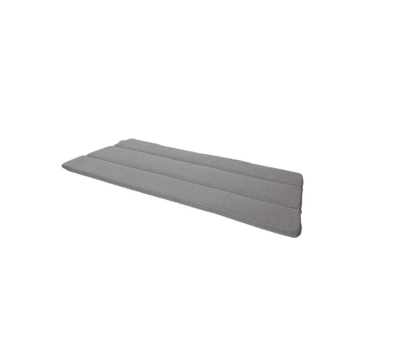 Grå polstret måtte med et slankt, minimalistisk design med tre horisontale sektioner. Ideel til komfort og støtte.