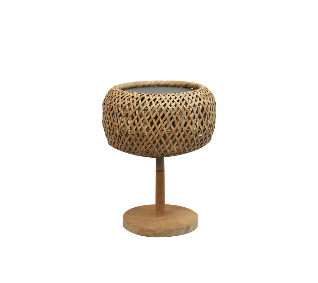 Moderne naturpotte med et vævet design og rund bund.