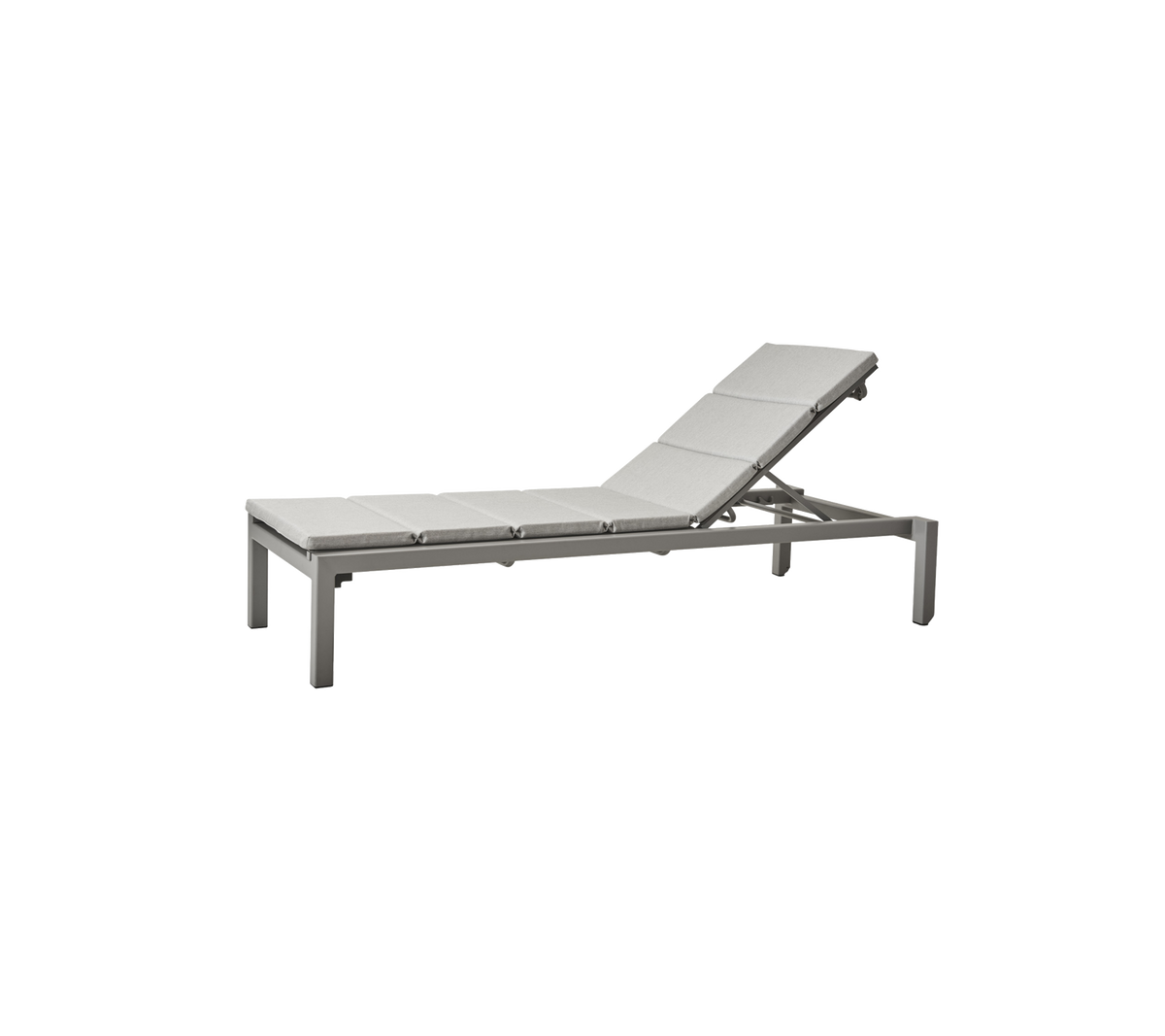 Justerbar chaiselong med et slankt, moderne design og polstret sæde for komfort. Ideel til afslapning.