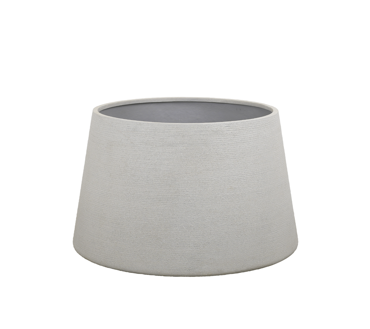 Grå urtepotte med moderne design, der har en konisk form.