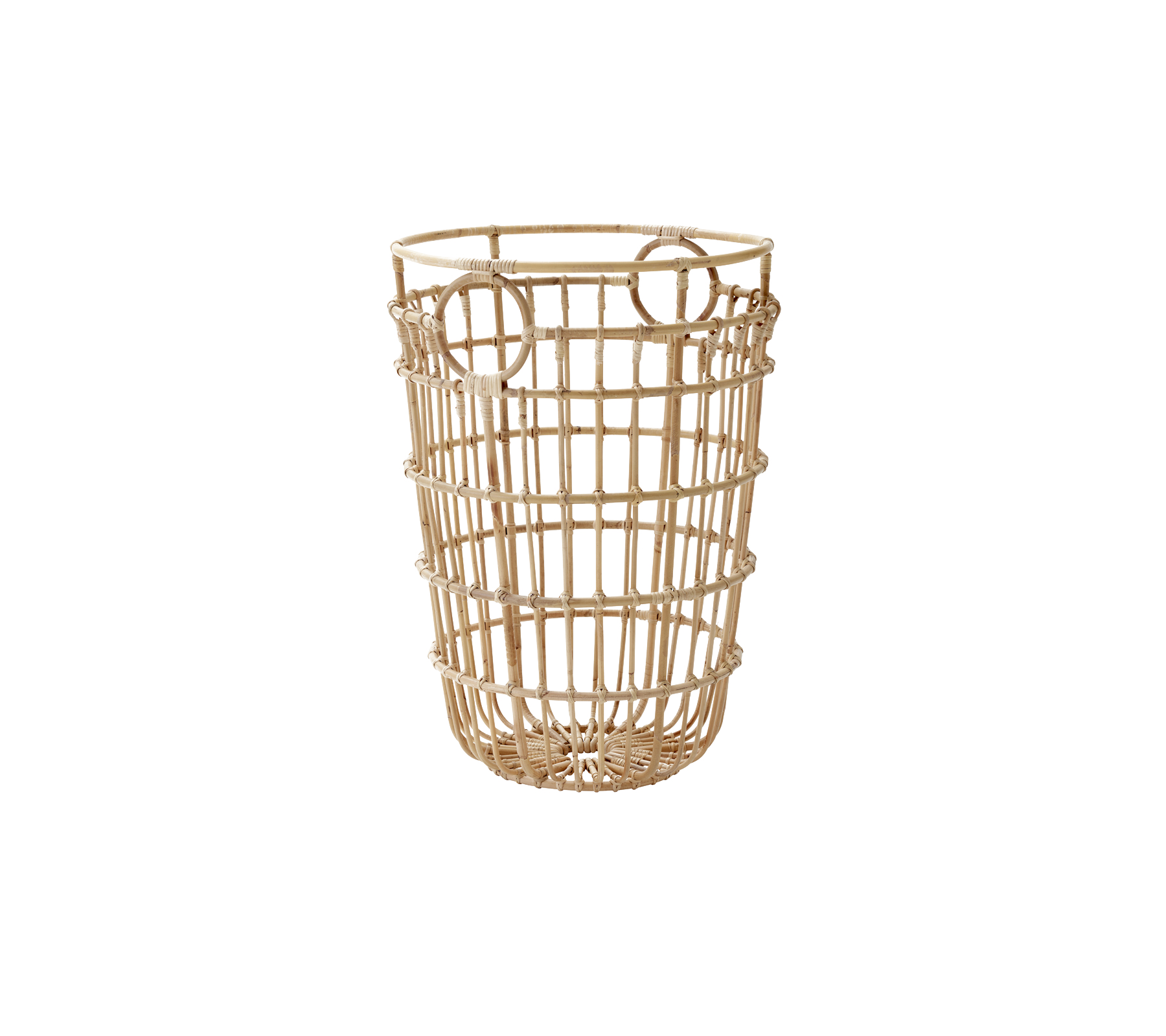 En flettet opbevaringskurv lavet af naturligt materiale med en cylindrisk form og et gittermønster samt to håndtag til nem transport.