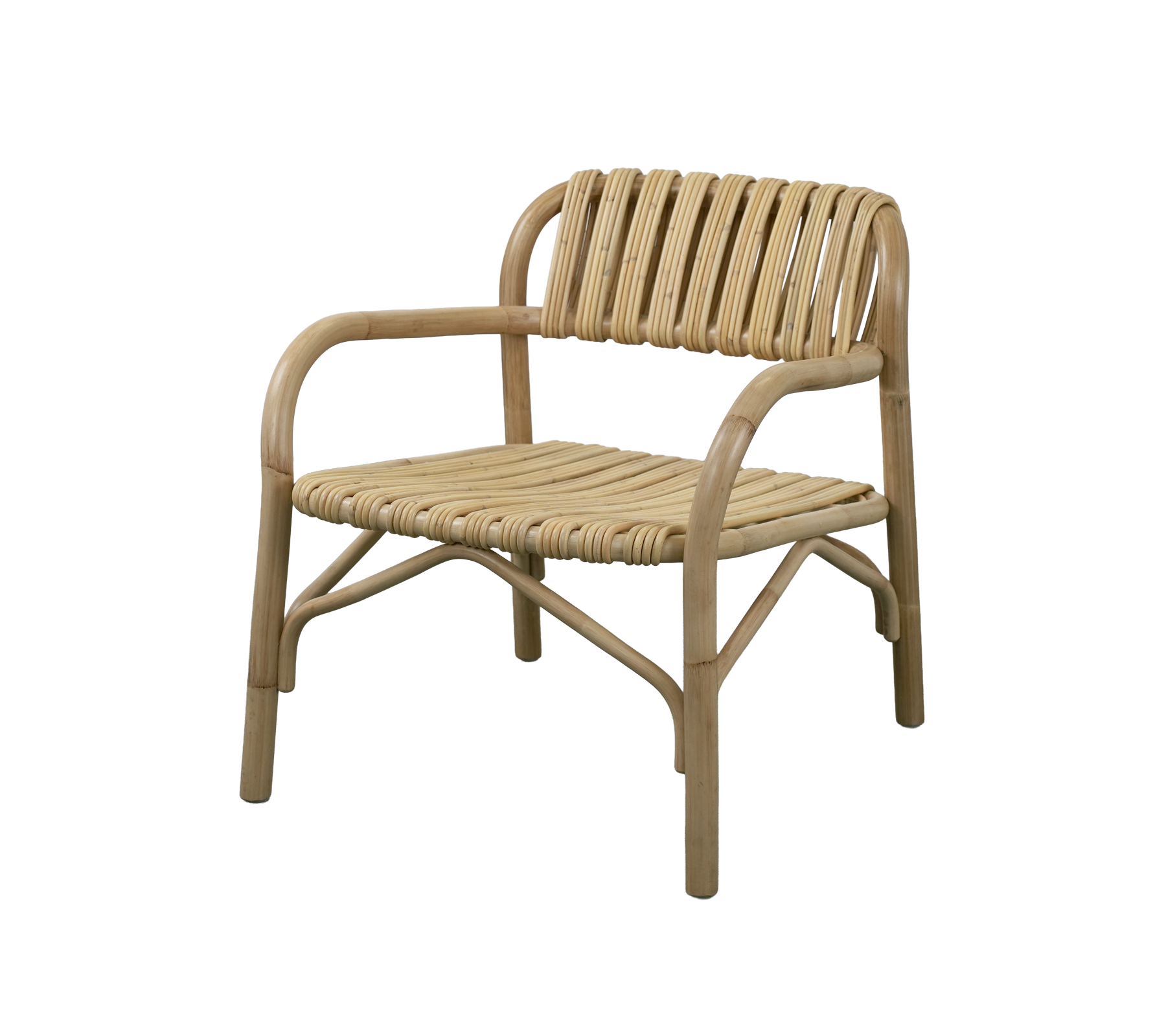 Naturlig stol med lamel design og buede armlæn.