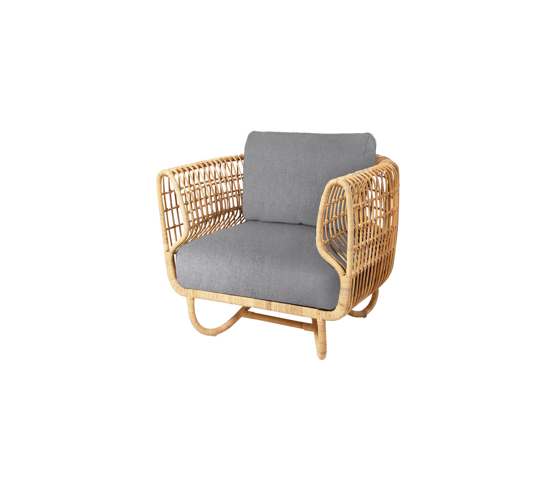 Naturlig vævet lænestol med en polstret grå sæde, der har et elegant og moderne design perfekt til stilfuld sædder.
