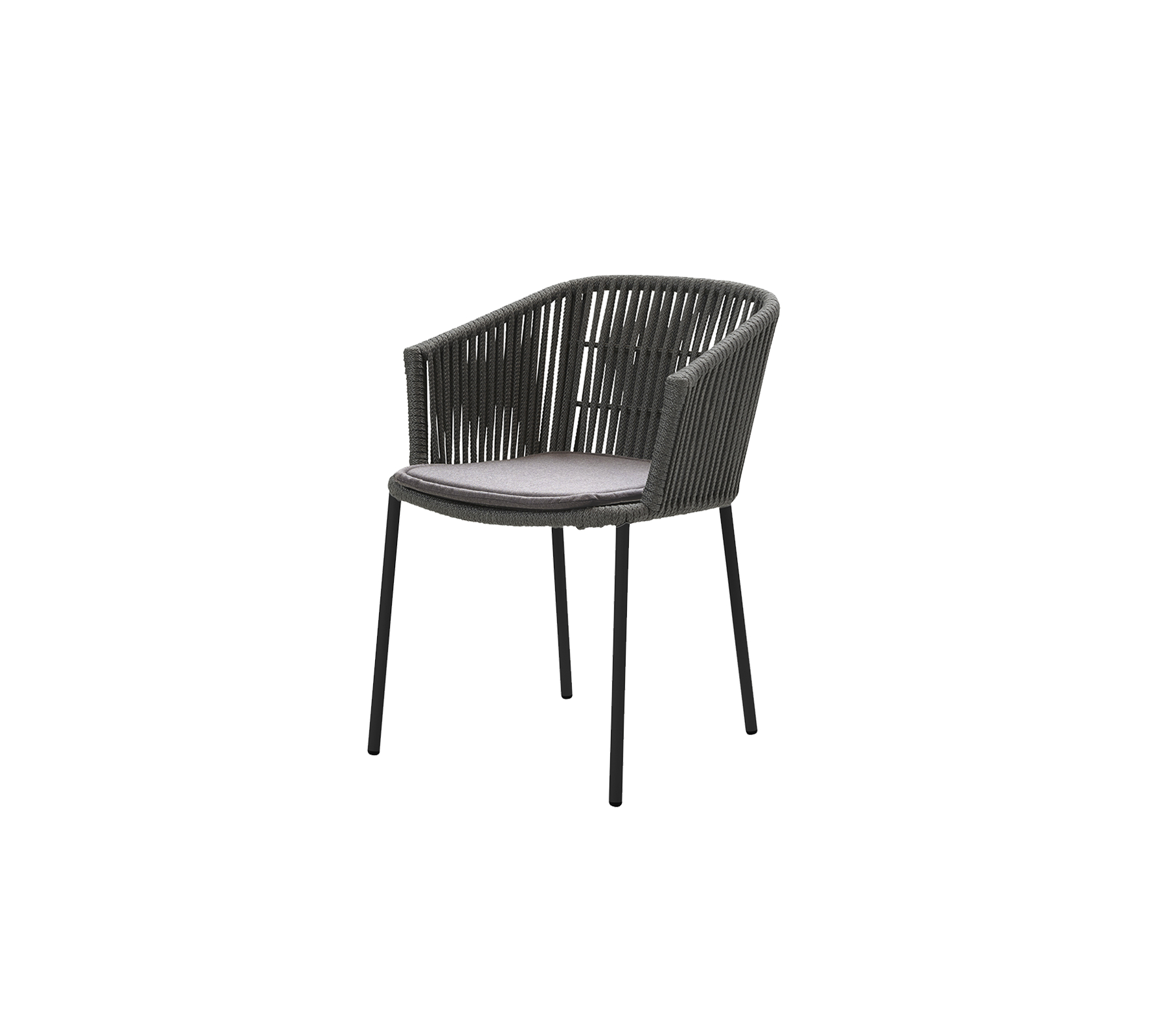 Stilfuld stol med et vævet design, der har en behagelig pude og slanke ben, perfekt til afslappet siddeplads.