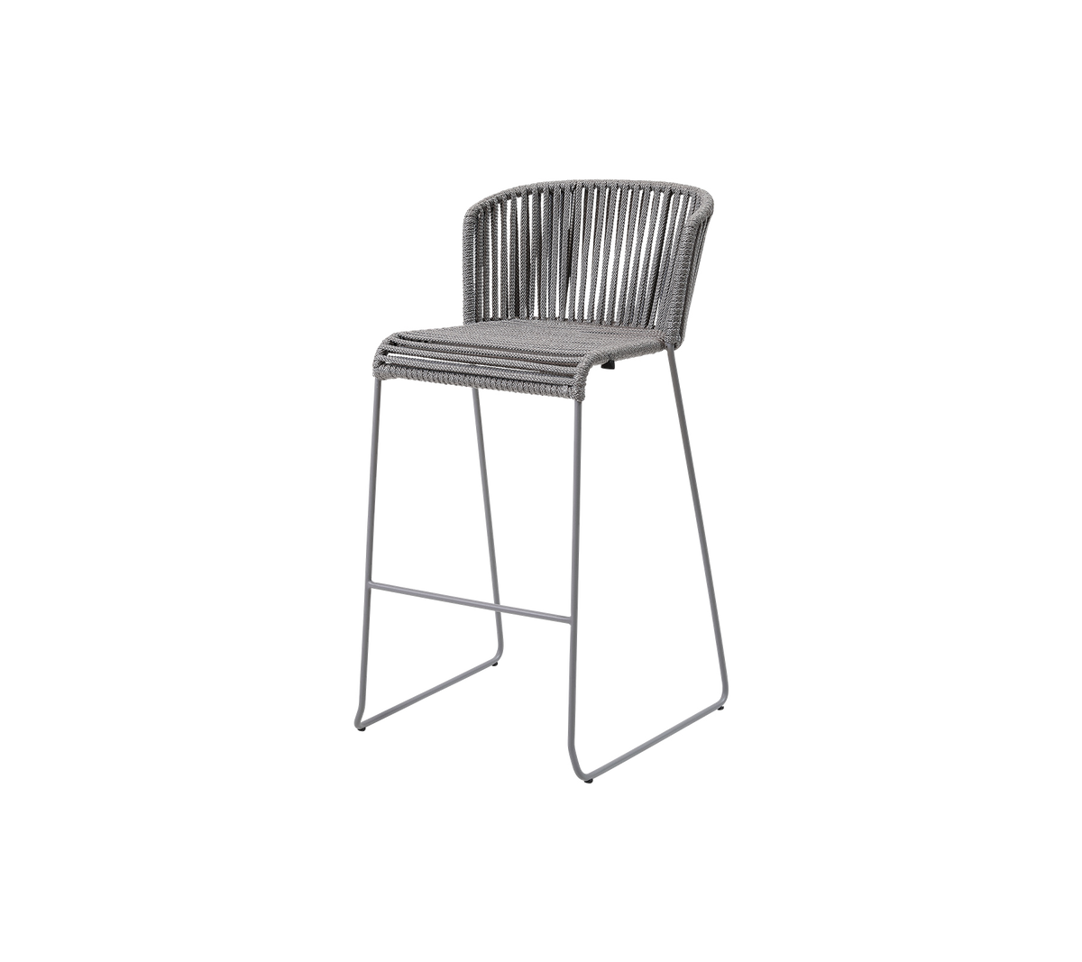 En stilfuld, hævet stol med en slank metalramme og et moderne vævet sædesign i en neutral tone, ideel til moderne rum.