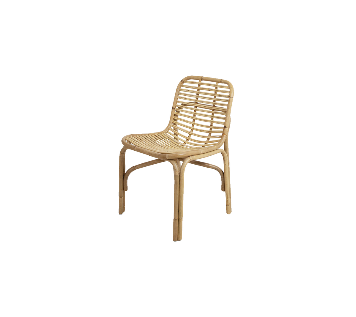 Naturlig vævet stol med et minimalistisk design, der har en buet ryg og kraftige ben, perfekt til alsidig siddeplads.