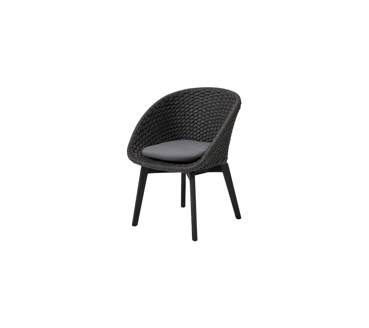 En moderne stol med et vævet design og en komfortabel sædepude, understøttet af robuste ben for ekstra stabilitet.