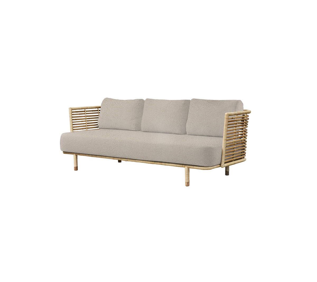 Stilfuld sofa med en lys grå pude og naturlige trædetaljer samt markante armlænsdetaljer, perfekt til moderne indretning.