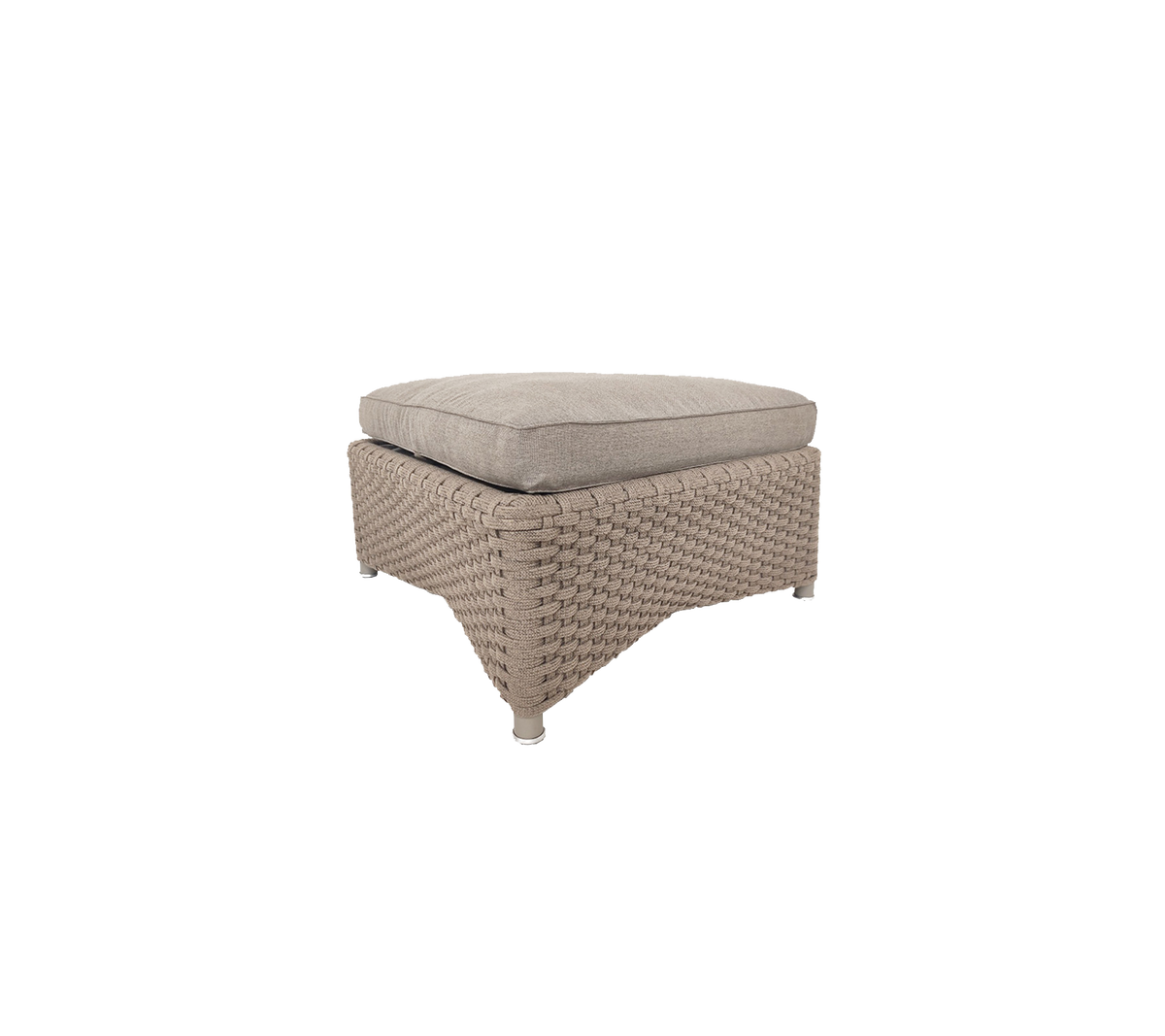 Lys beige vævet ottoman med en polstret top, der har et tekstureret design og en robust base for ekstra komfort og stil.