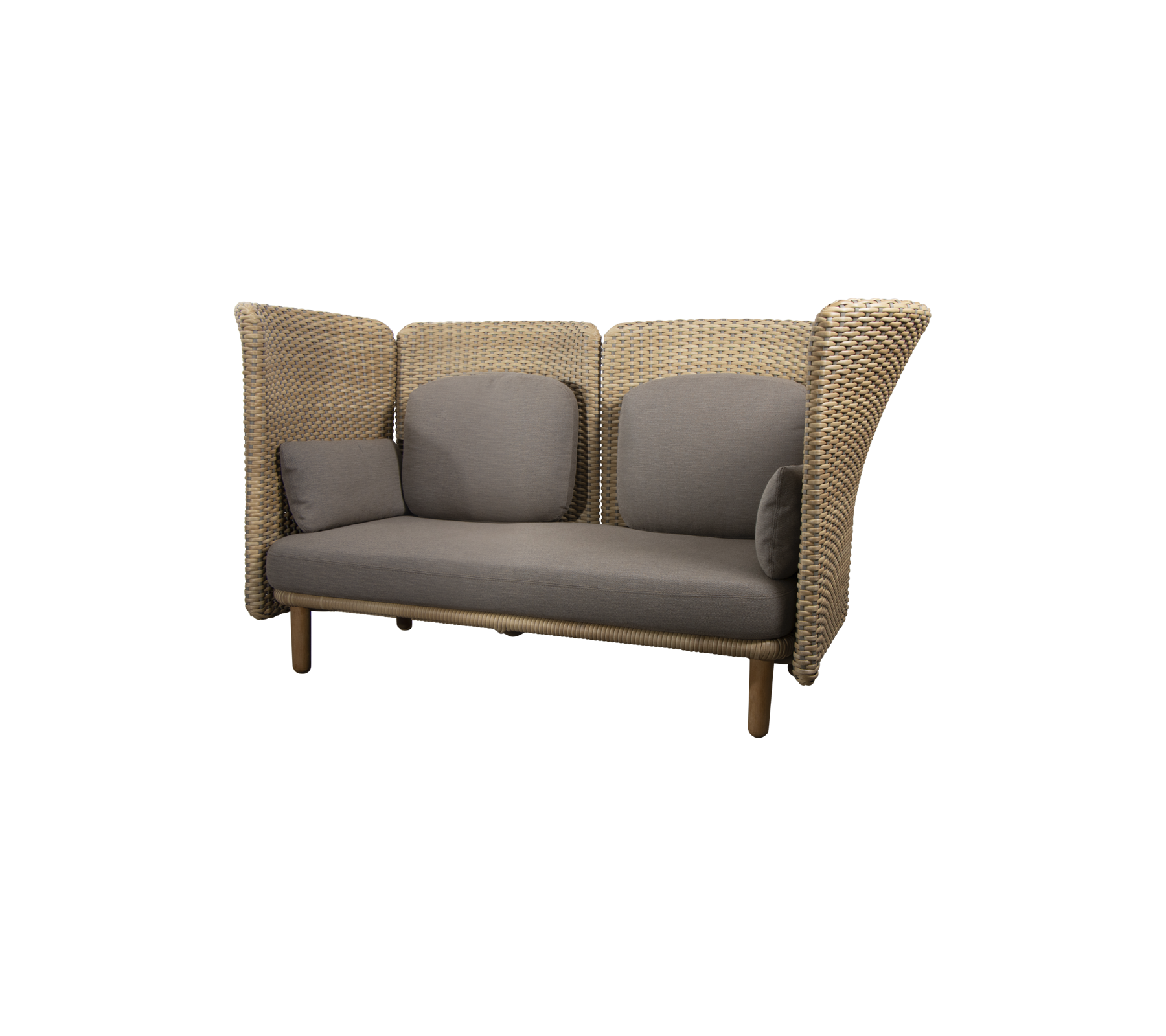 Stilfuld loungestol med flettede sider og bløde grå puder, designet til komfort og moderne æstetisk appel.