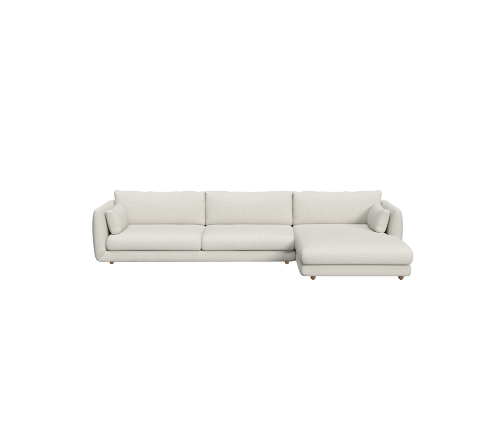 Moderne sandfarvet sofa med chaise longue design.