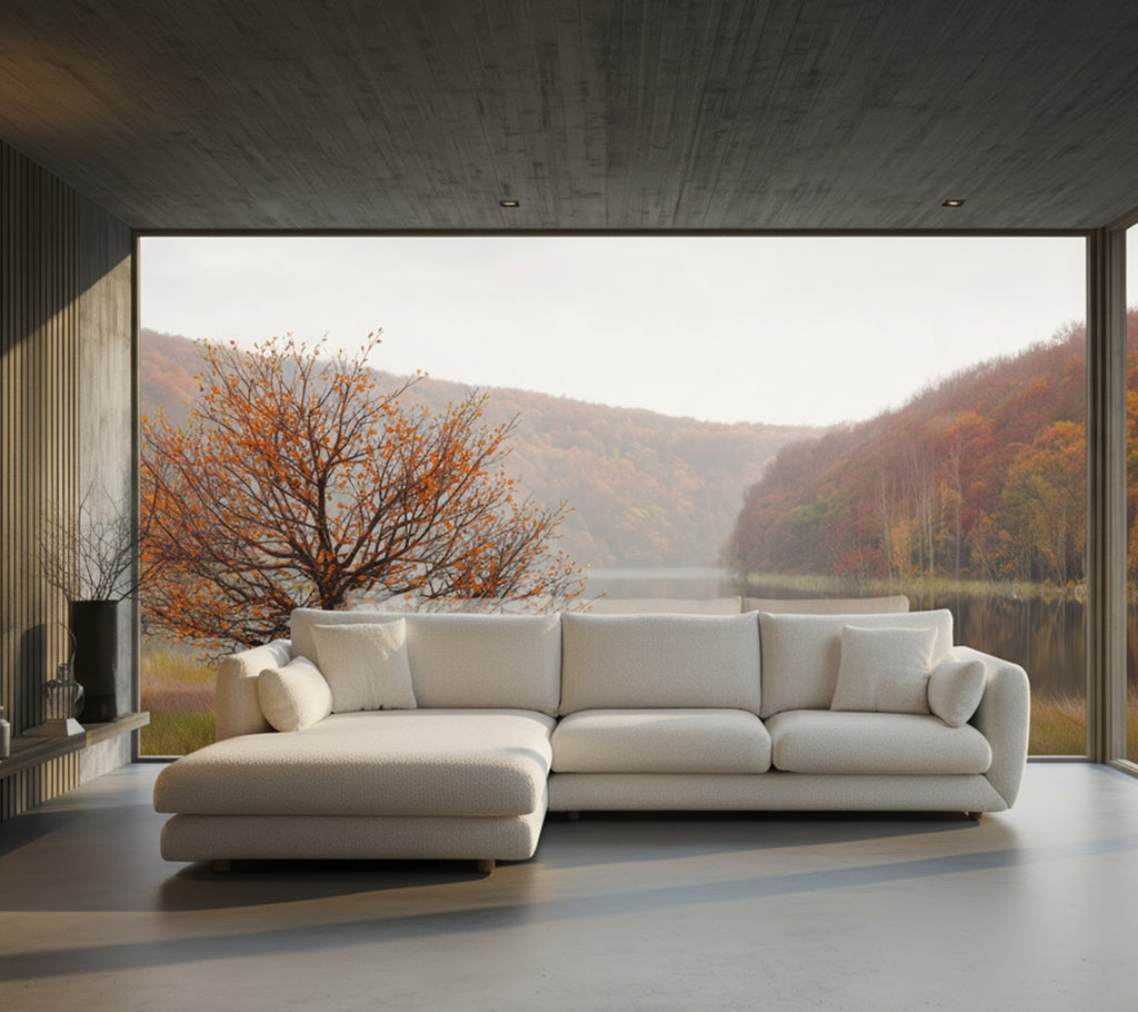 Moderne hvid sektion sofa i stuen med naturskønt udsigt.