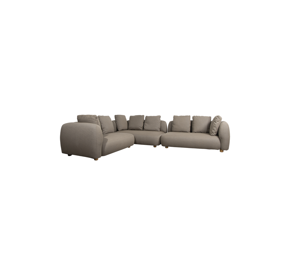 En moderne sektionel sofa i et dæmpet gråt stof med bløde puder og træben, designet til komfort og stil.