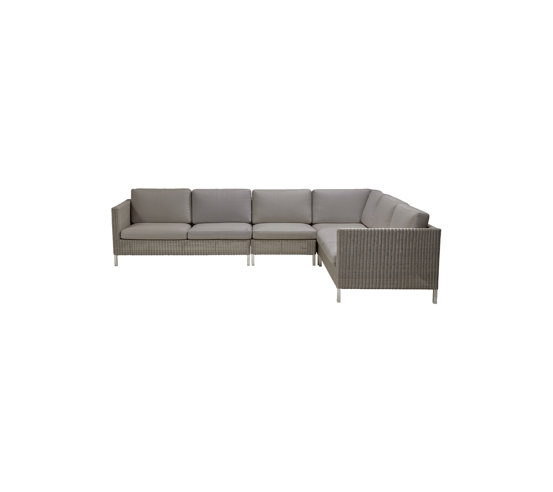 Moderne sektionel sofa med bløde puder i blødt gråt stof og en vævet base, perfekt til stilfulde siddearrangementer.