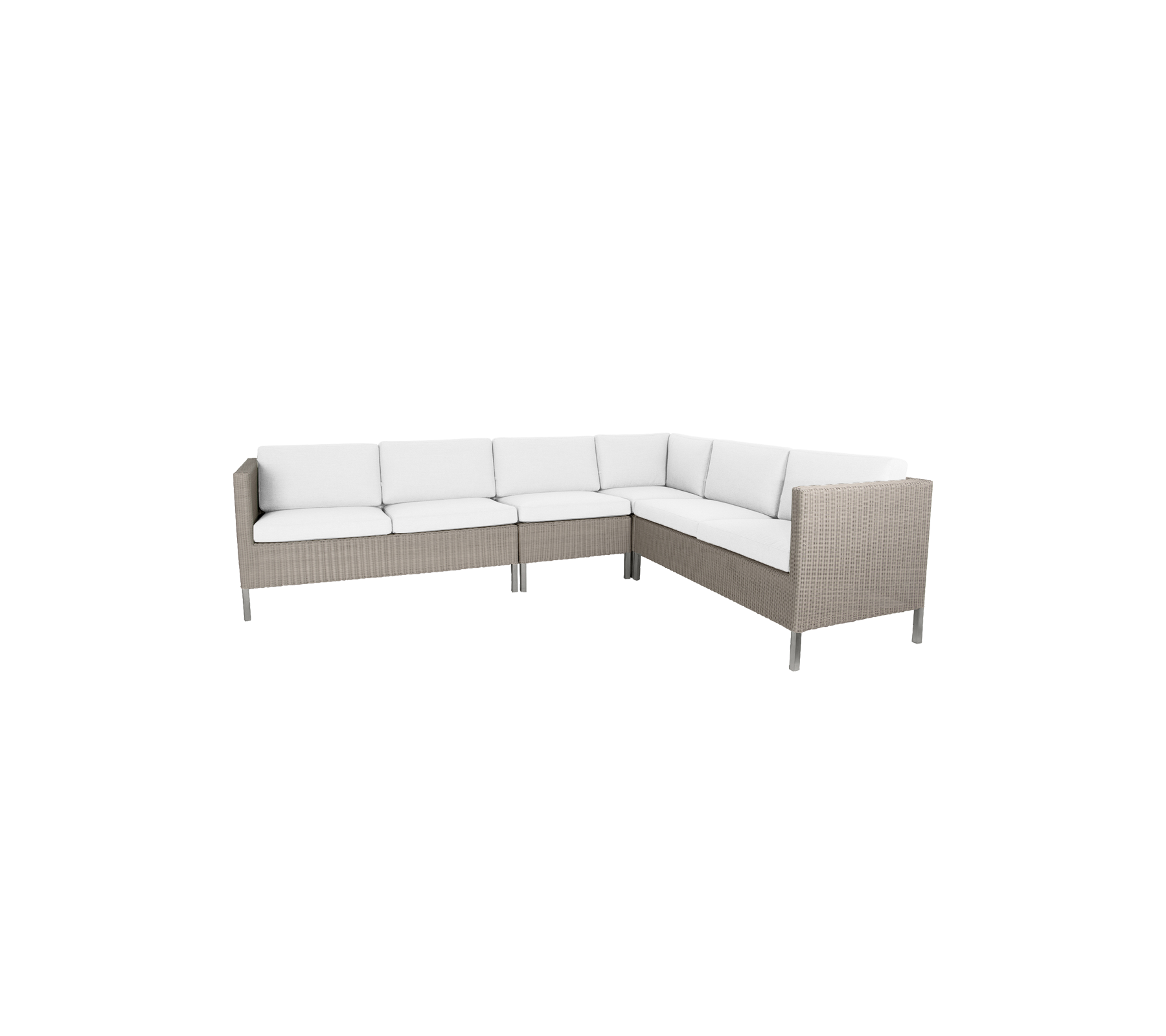 Stilfuld udendørs hjørnesofa med luksuriøse hvide puder og et moderne rattan design, perfekt til sammenkomster og afslapning.