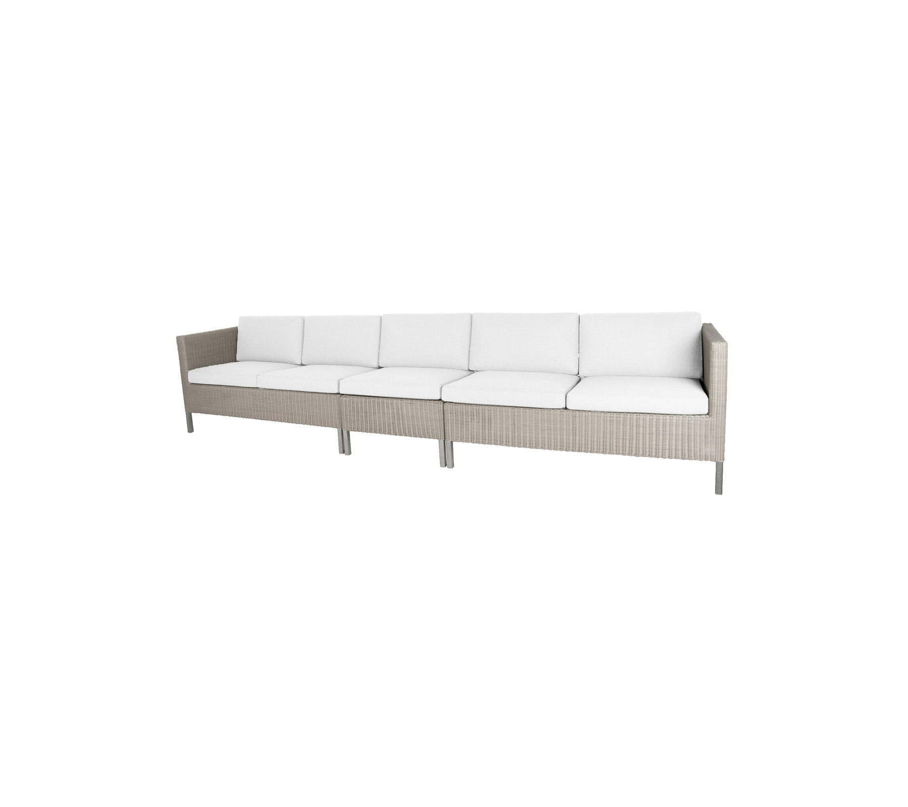 Slankt sektionelt sofa med en lys beige ramme og bløde hvide puder, perfekt til spisning eller afslapning.