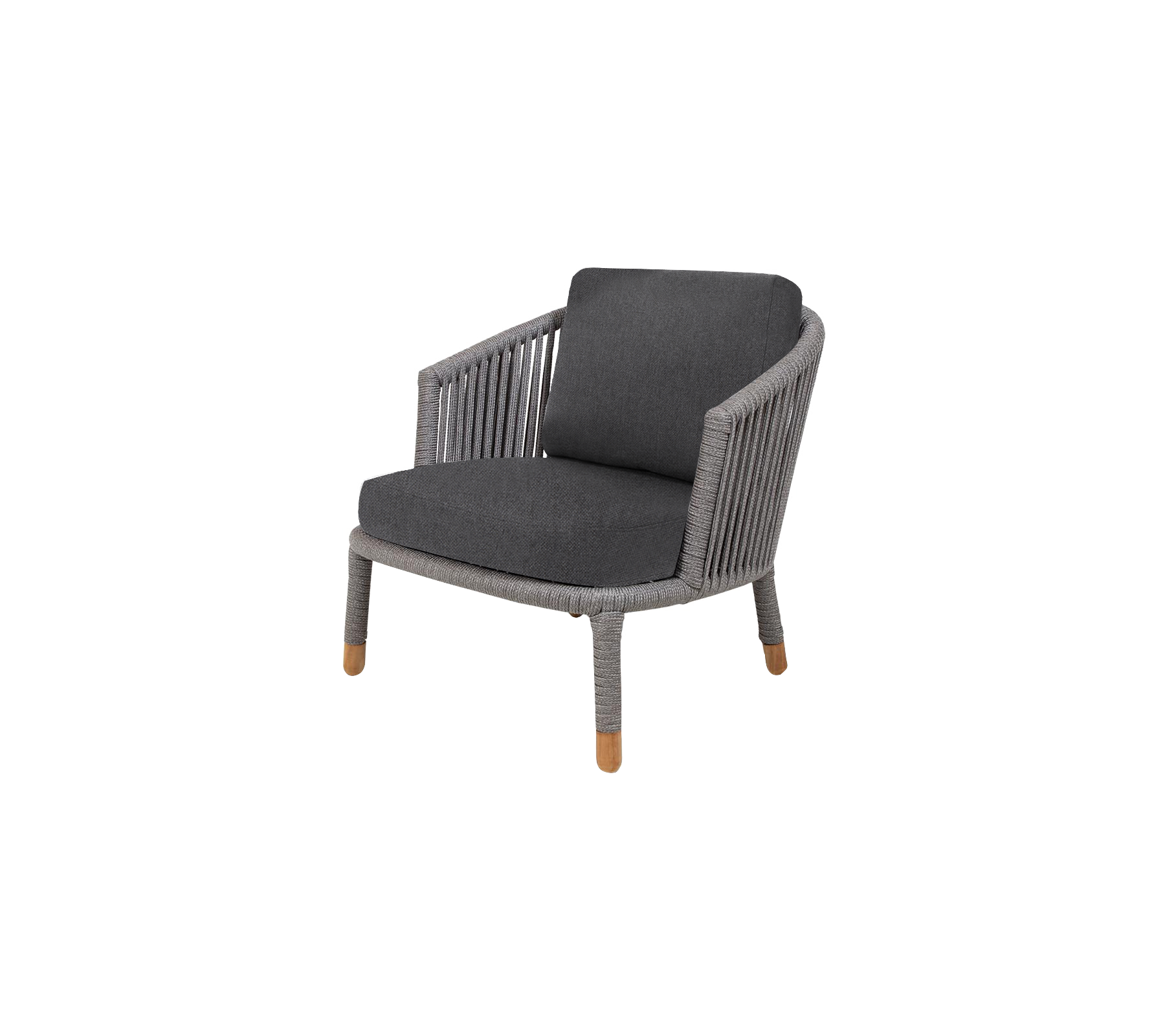 Stilren lounge stol med et solidt vævet design og en komfortabel mørk pude, accentueret af træben. Perfekt til moderne stuer.
