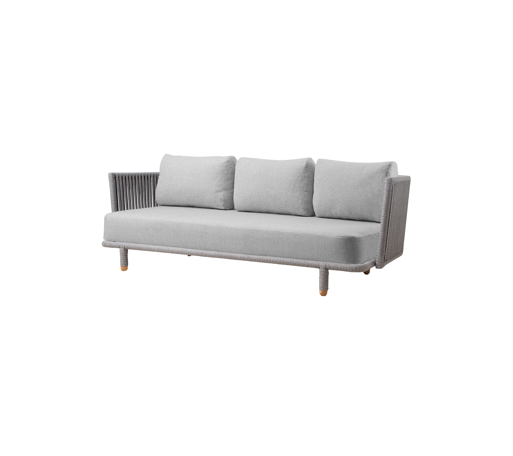 Stilfuld grå sofa med tre puder og moderne detaljer, perfekt til at forbedre ethvert opholdsrum.