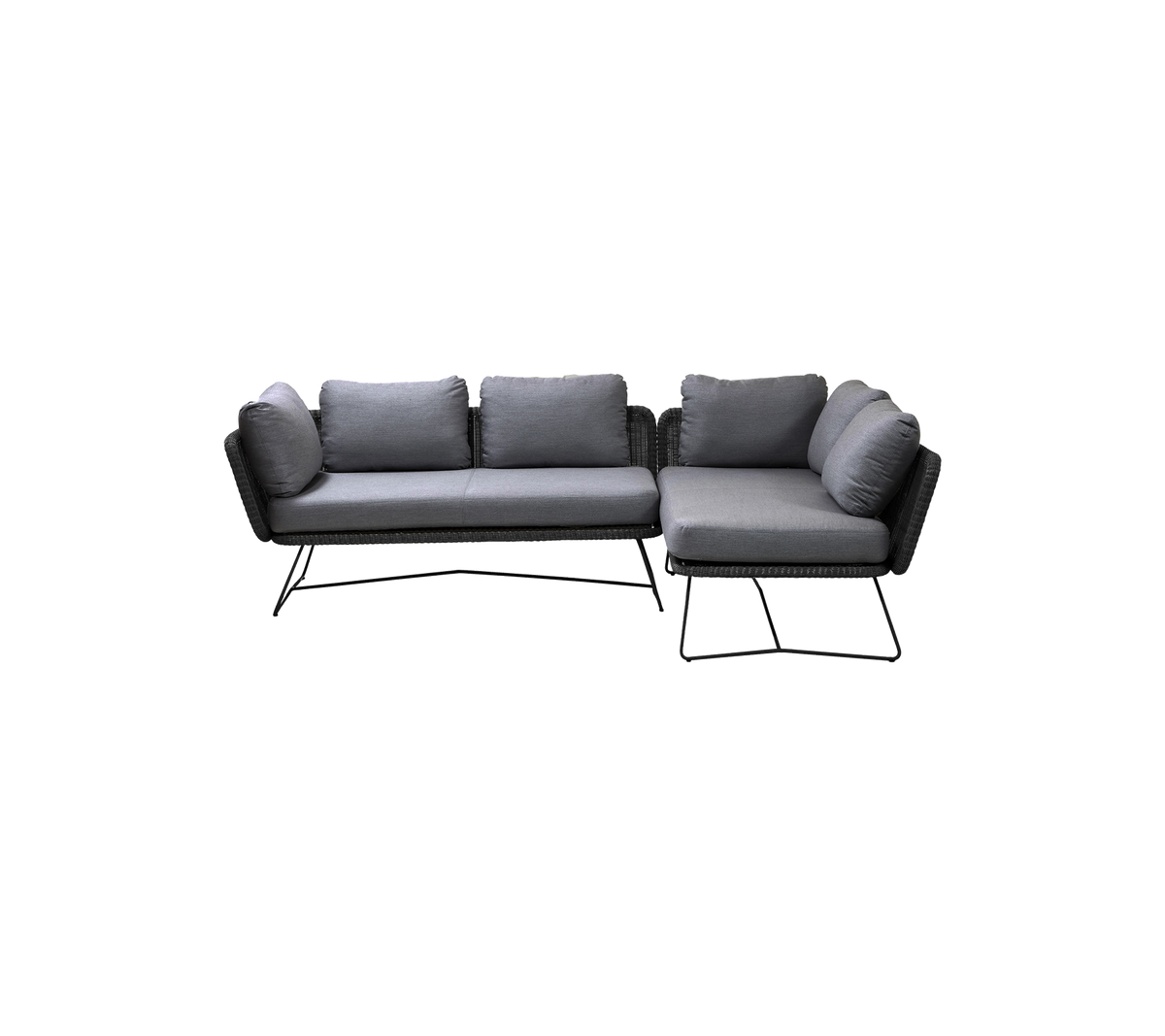 Stilfuld sortrammet sektionel sofa med bløde grå puder, med et moderne design, der passer til forskellige rum.