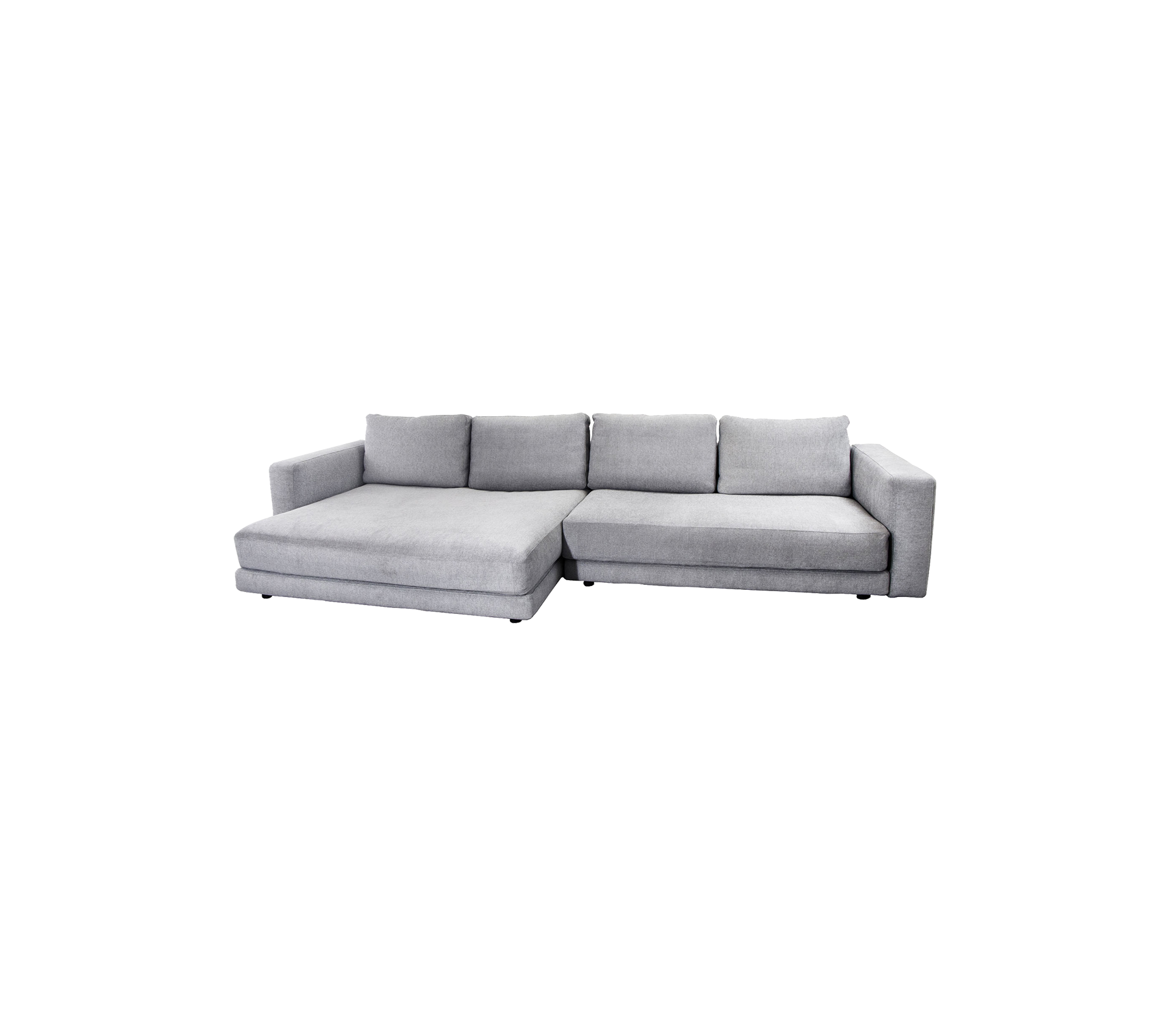 Moderne grå sectional sofa med chaise lounge, der har bløde puder og et slankt design til komfortable siddepladser.