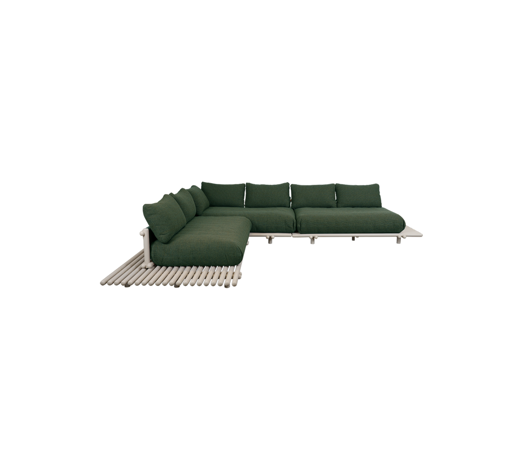 Moderne mørkegrøn sofa i et nutidigt loungemiljø.